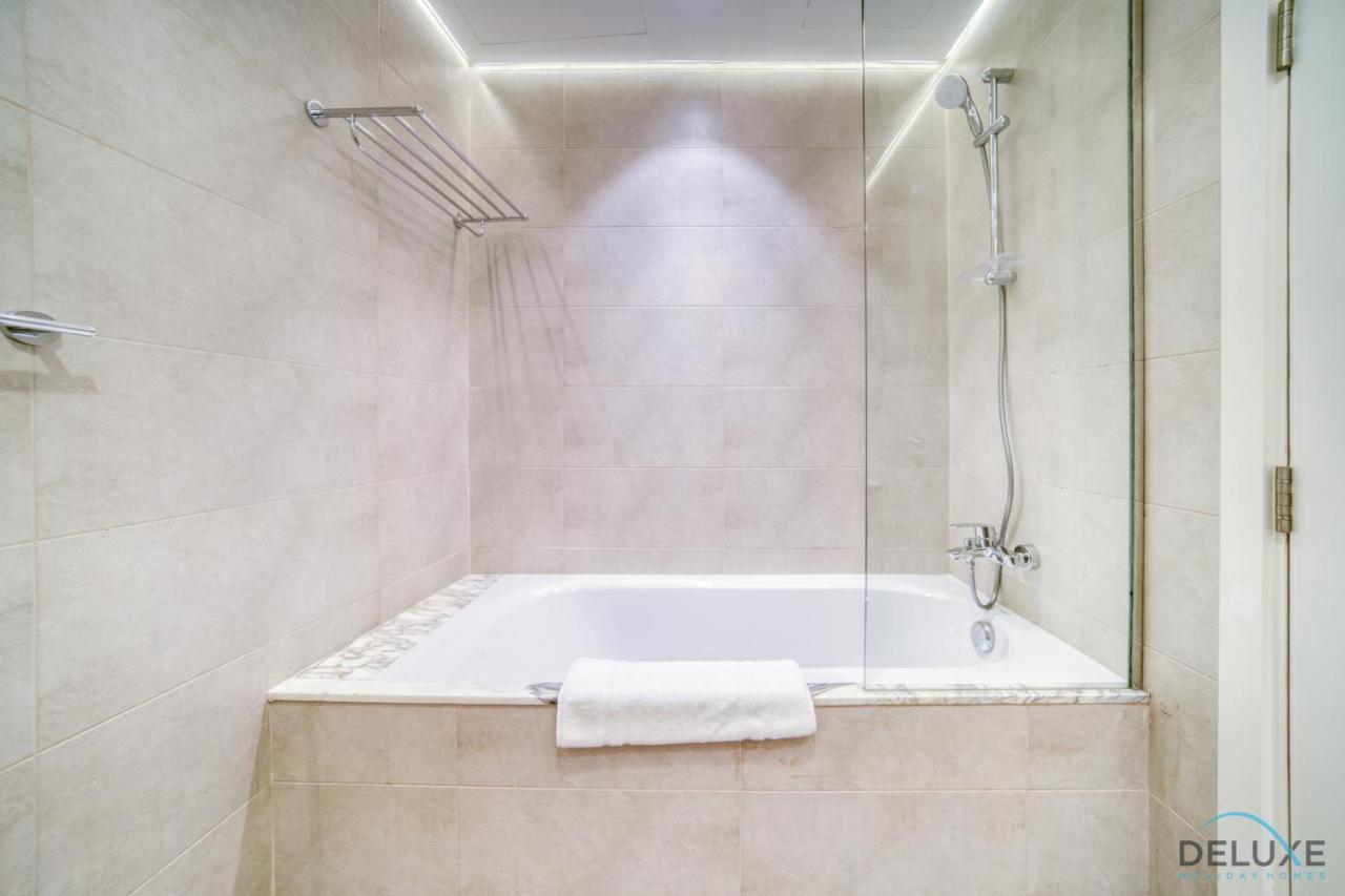 Classy 2br At Paramount Tower And Residences Business Bay By Deluxe Homes Dubai
